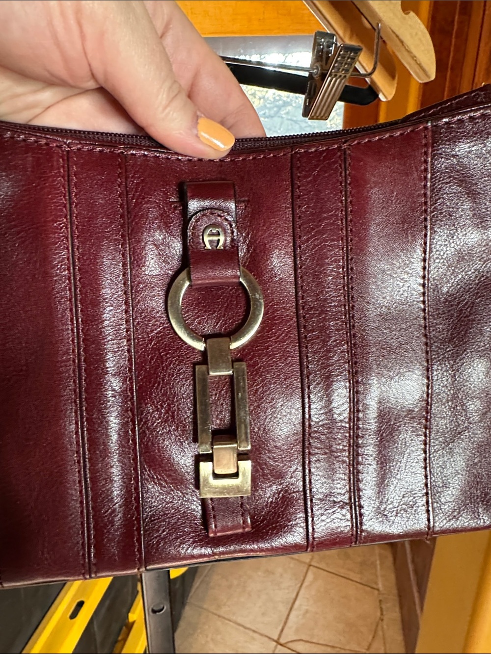 Etienne Aigner Vienna Oxblood Leather Shoulder Bag Vintage Gold Hardware - Picture 5 of 16